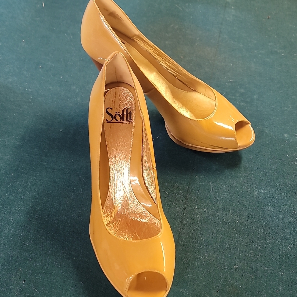 Sofft Women's Mustard Peep Toe Heels